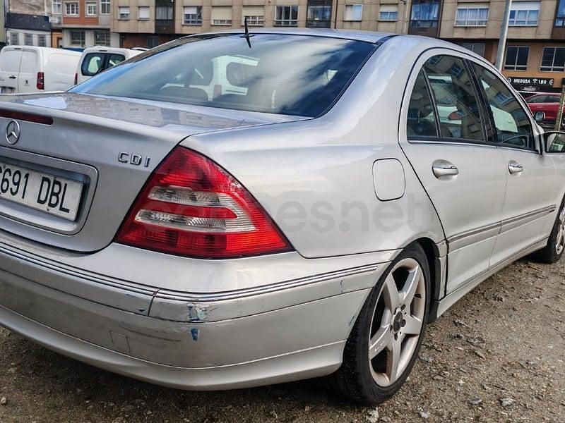 Usado Mercedes C220 Elegance 150 CV (110 kW) 2005 Gris / plata Berlina