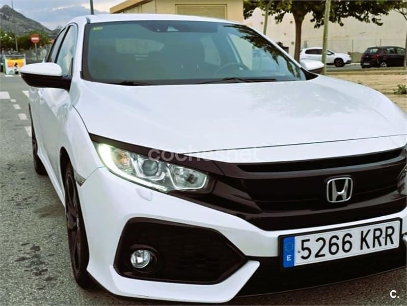 Usado Honda Civic Elegance 129 CV (94 kW) 2018 Blanco Berlina