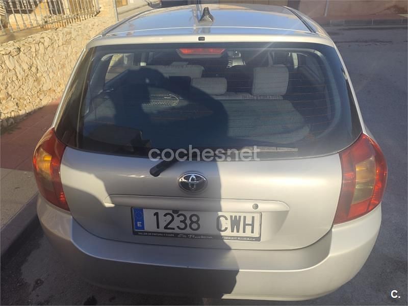 Usado Toyota Corolla Sol 116 CV (85 kW) 2004 Gris / plata Berlina