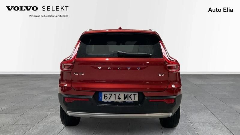 Usado Volvo XC40 Core 197 CV (144 kW) 2023 Rojo SUV