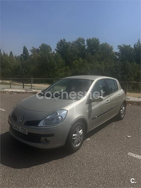 Beige Usado 2006 Renault Clio II Berlina | 2100 € (Super precio) - Imagen 1/4
