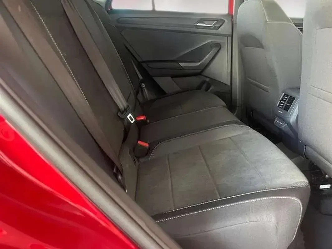 Usado VW T-Roc 116 CV (85 kW) 2025 Rojo SUV