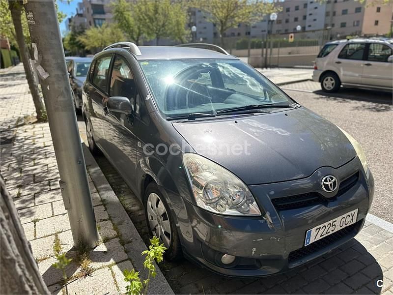 Usado Toyota Corolla Verso Sol 129 CV (94 kW) 2009 Gris / plata Monovolumen