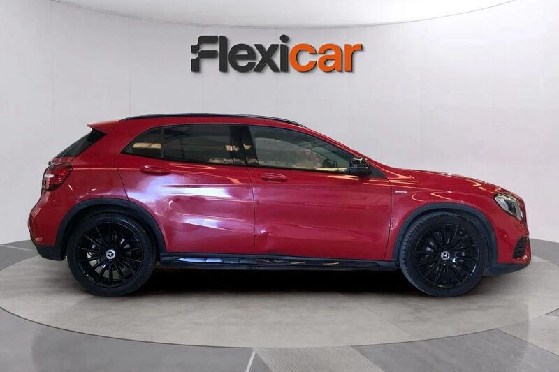 Usado Mercedes GLA180 122 CV (89 kW) 2020 Rojo SUV