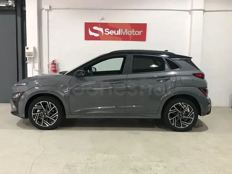 Usado Hyundai Kona N Line 120 CV (88 kW) 2022 Gris / plata SUV