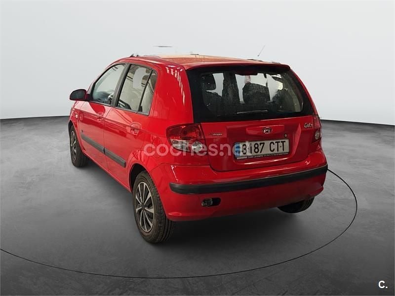 Usado Hyundai Getz GLS 82 CV (60 kW) 2004 Rojo Utilitario
