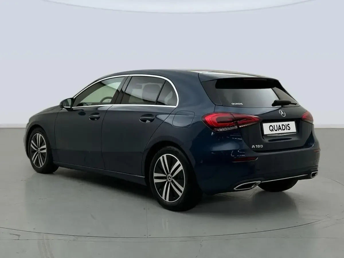 Usado Mercedes A180 136 CV (100 kW) 2022 Azul