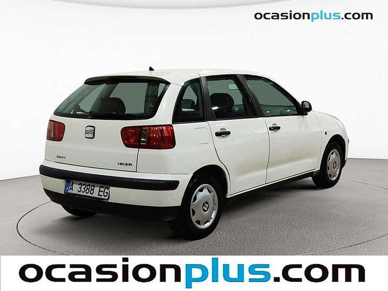 Usado Seat Ibiza Stella 60 CV (44 kW) 2000 Blanco Utilitario