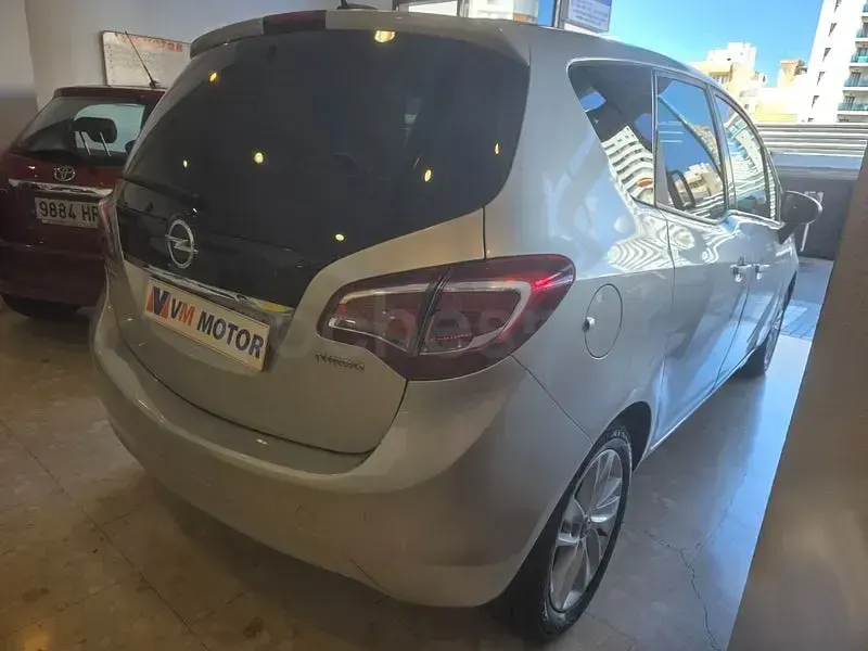 Usado Opel Meriva Selective 120 CV (88 kW) 2017 Gris / plata Monovolumen