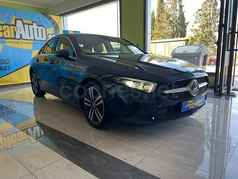 Usado Mercedes A180 116 CV (85 kW) 2021 Azul Berlina