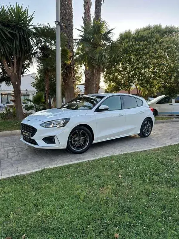 Usado Ford Focus ST-Line 120 CV (88 kW) 2021 Blanco Utilitario