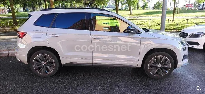 Usado Skoda Karoq SportLine 150 CV (110 kW) 2022 Gris / plata SUV