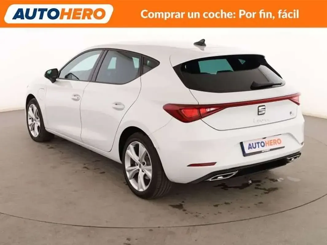 Usado Seat Leon FR 204 CV (150 kW) 2023 Blanco Berlina
