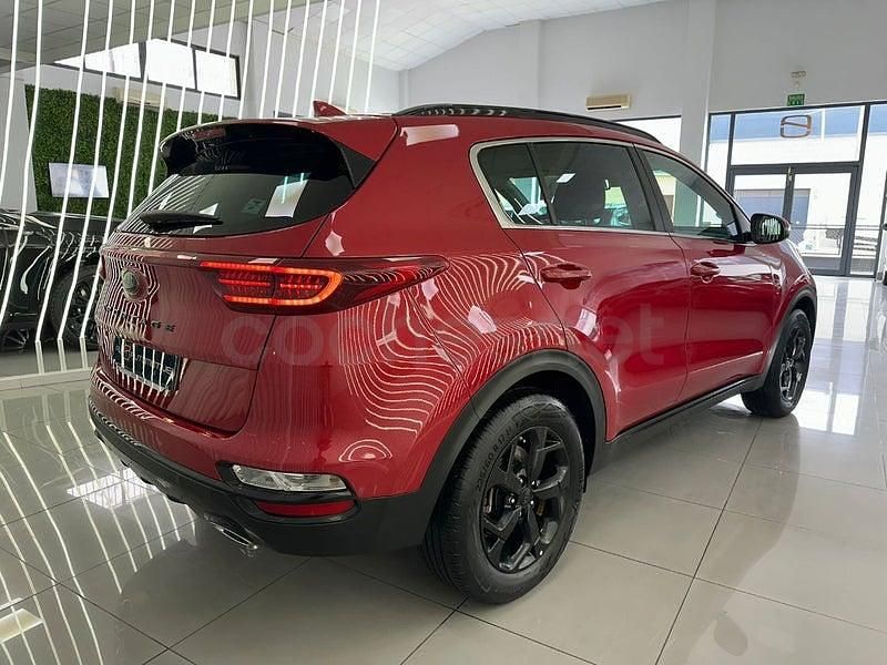 Usado Kia Sportage 136 CV (100 kW) 2022 Granate SUV