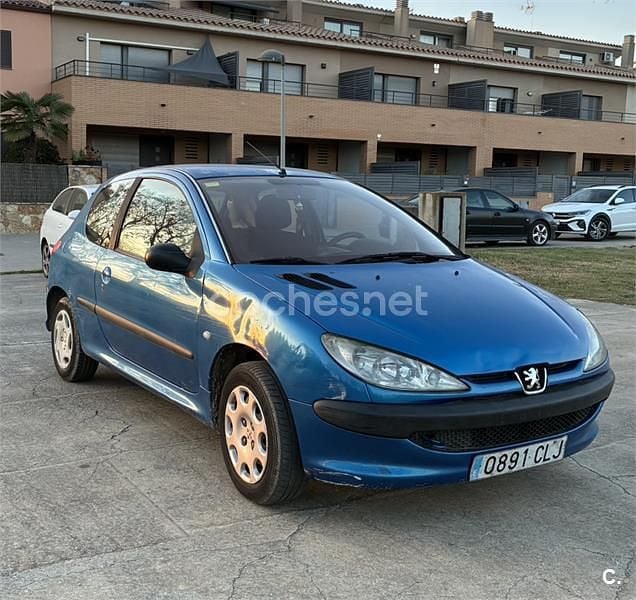 Usado Peugeot 206 70 CV (51 kW) 2003 Azul Berlina