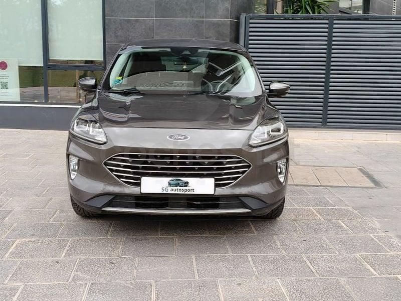 Usado Ford Kuga Trend 120 CV (88 kW) 2020 Gris / plata SUV