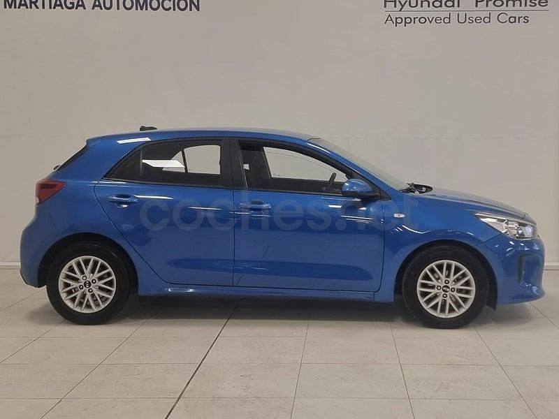 Usado Kia Rio 84 CV (61 kW) 2021 Azul Berlina