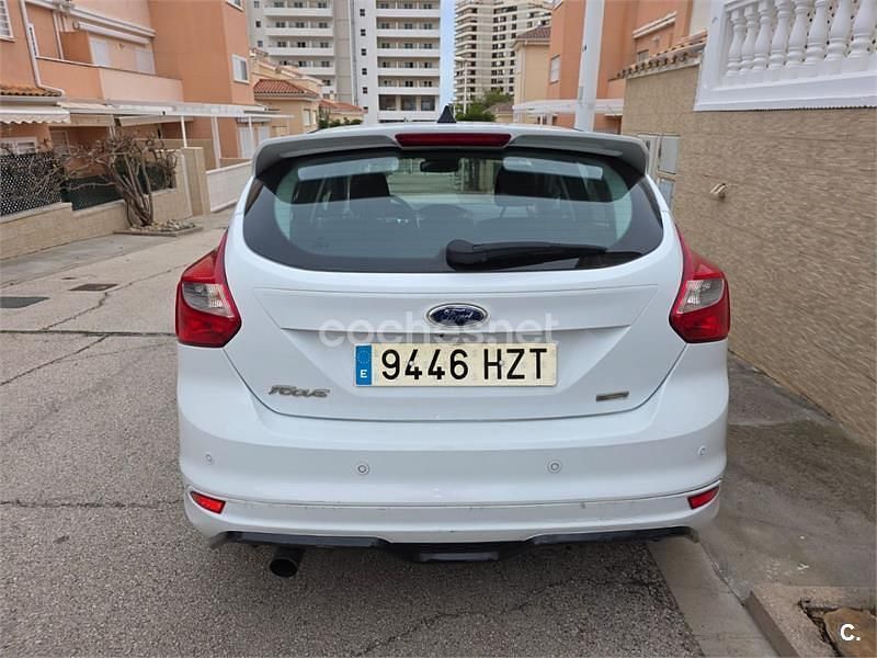 Usado Ford Focus 125 CV (91 kW) 2014 Blanco Berlina