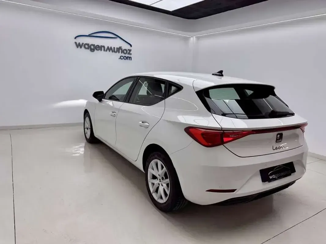 Usado Seat Leon Reference 116 CV (85 kW) 2022 Blanco Utilitario