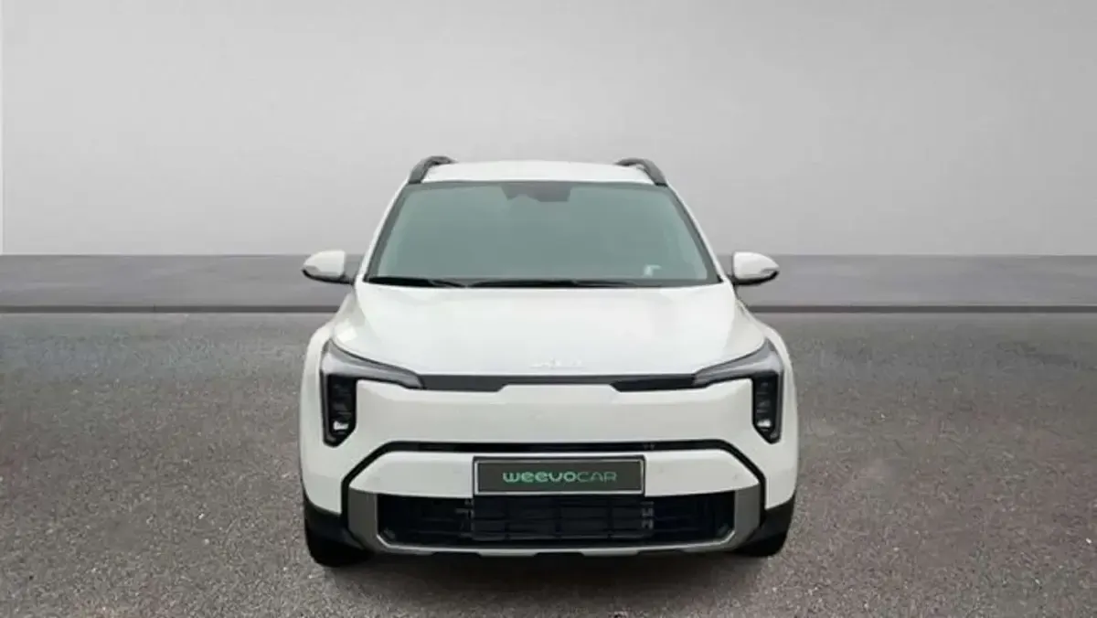 Uusi Kia Stonic 101 HP (74 kW) 2025 Valkoinen Katumaasturi