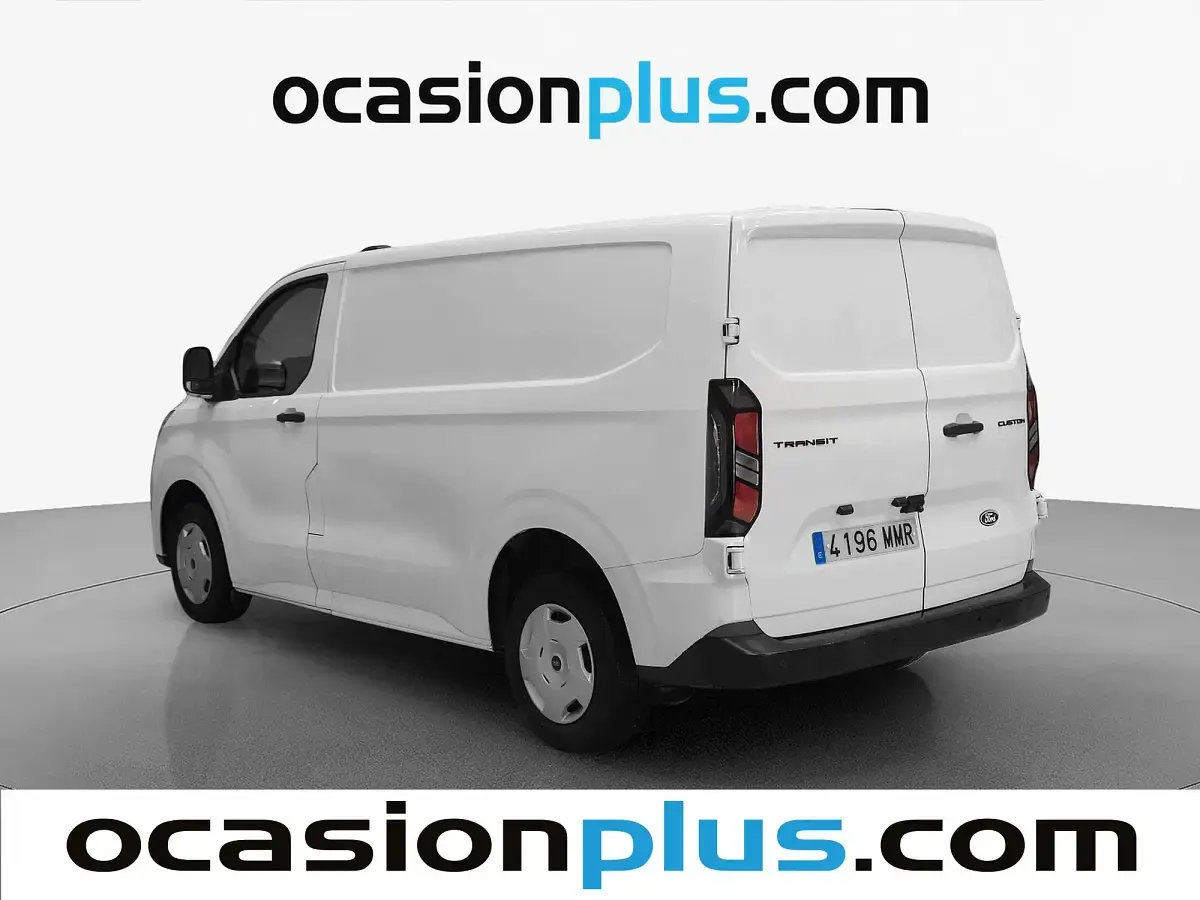 Usado Ford 300 Trend 136 CV (100 kW) 2024 Blanco Familiar