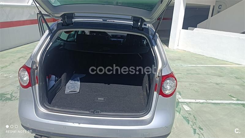 Usado VW Passat 110 CV (80 kW) 2009 Gris / plata Familiar