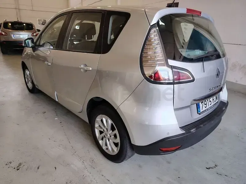 Usado Renault Scénic III Dynamique 110 CV (80 kW) 2012 Gris / plata Monovolumen