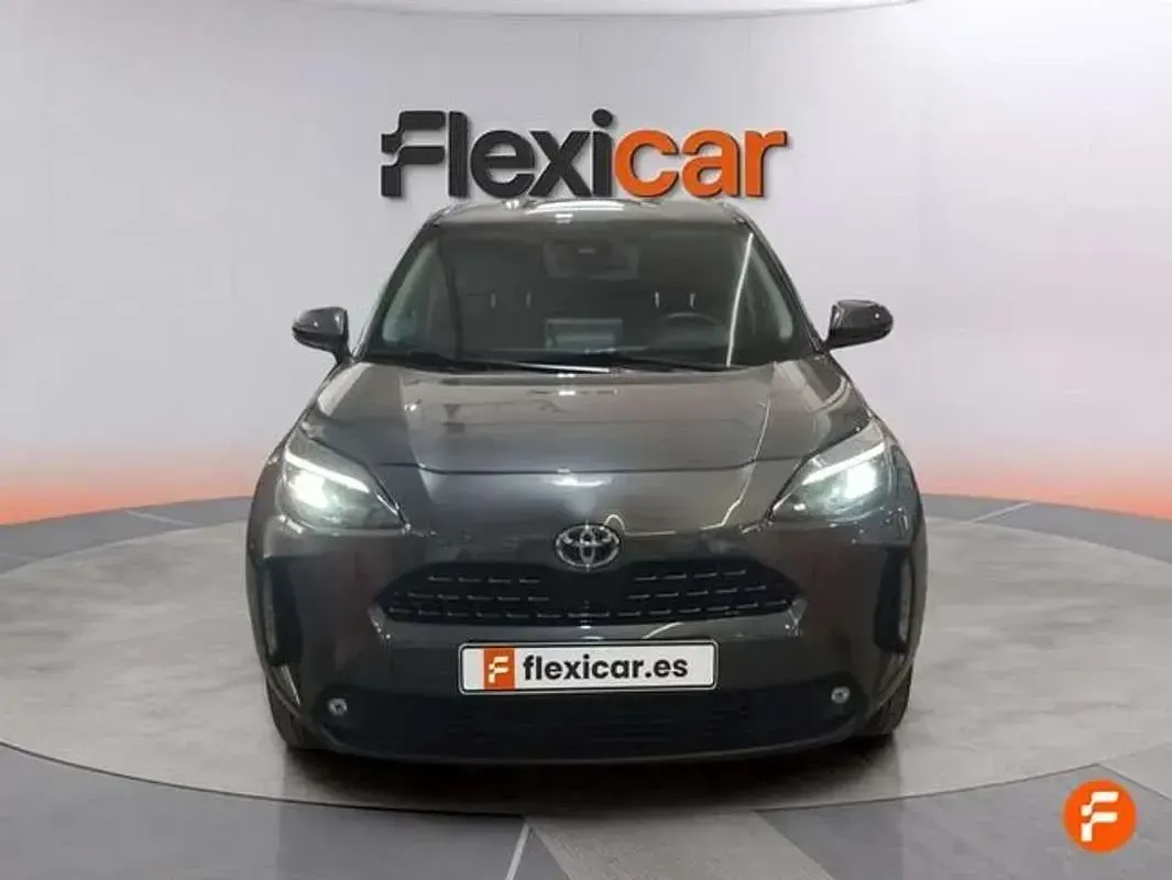 Usado Toyota Yaris Cross Active 116 CV (85 kW) 2024 Gris SUV