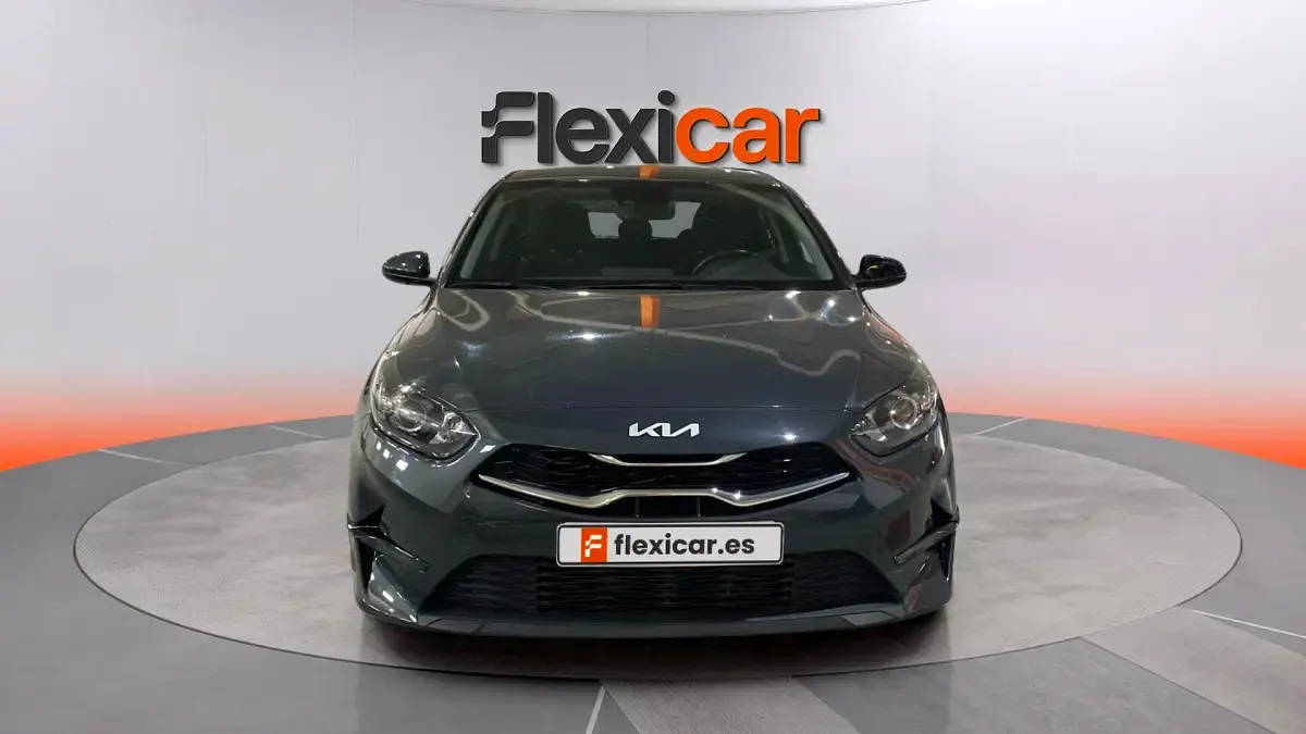 Usado Kia Ceed 136 CV (100 kW) 2023 Gris Utilitario