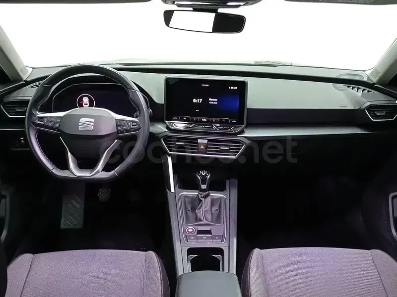 Usado Seat Leon Style 116 CV (85 kW) 2025 Gris / plata Berlina