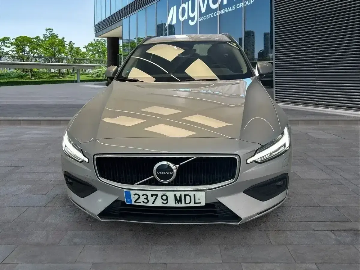 Usado Volvo V60 Core 197 CV (144 kW) 2023 Gris Familiar