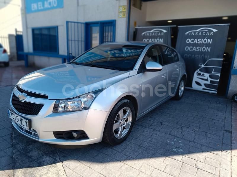 Gris / plata Usado 2012 Chevrolet Cruze LT Berlina | 6990 € (Precio justo) - Imagen 1/4