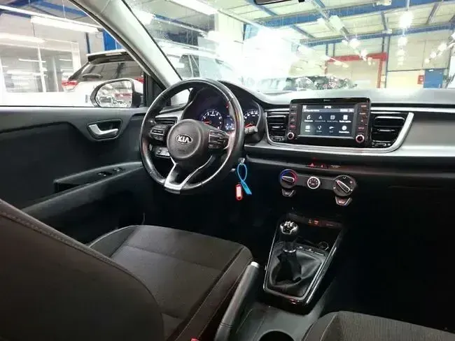 Käytetty Kia Rio Urban 84 HP (61 kW) 2020 Harmaa Sedan