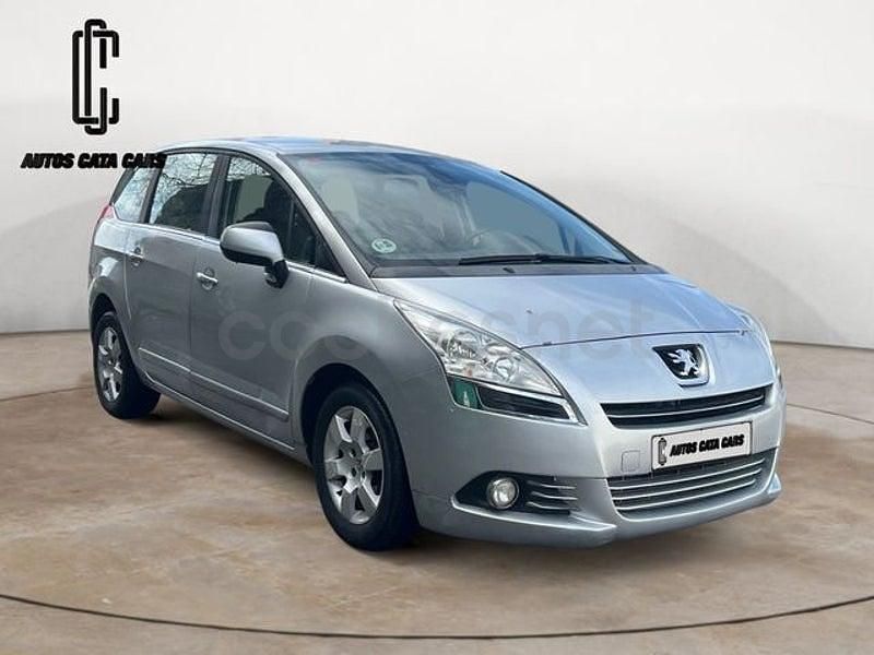 Usado Peugeot 5008 Active 112 CV (82 kW) 2012 Gris / plata Monovolumen