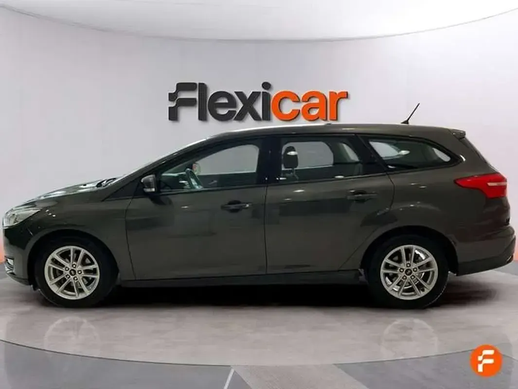 Usado Ford Focus Business Edition 125 CV (91 kW) 2017 Gris Familiar