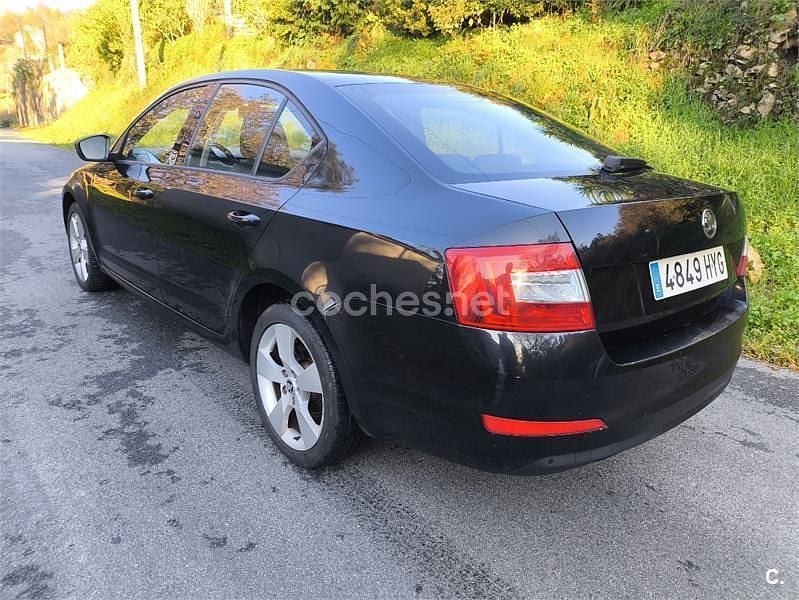 Usado Skoda Octavia Elegance 150 CV (110 kW) 2014 Negro Berlina