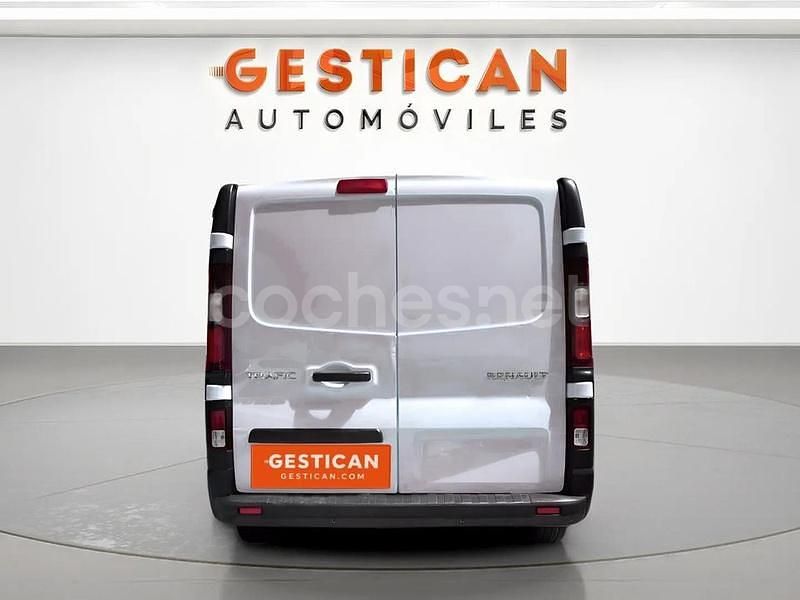 Usado Renault Trafic LIMITED 120 CV (88 kW) 2021 Blanco Monovolumen