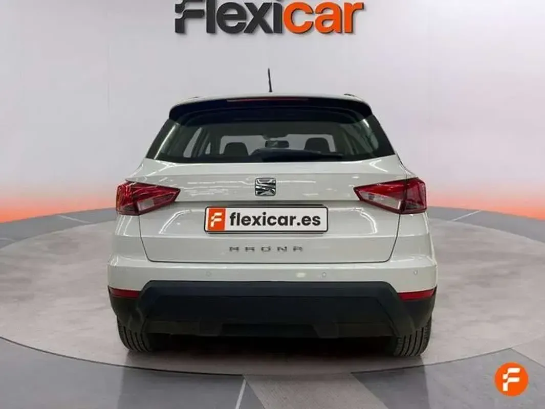 Usado Seat Arona Ecomotive 95 CV (69 kW) 2018 Blanco SUV