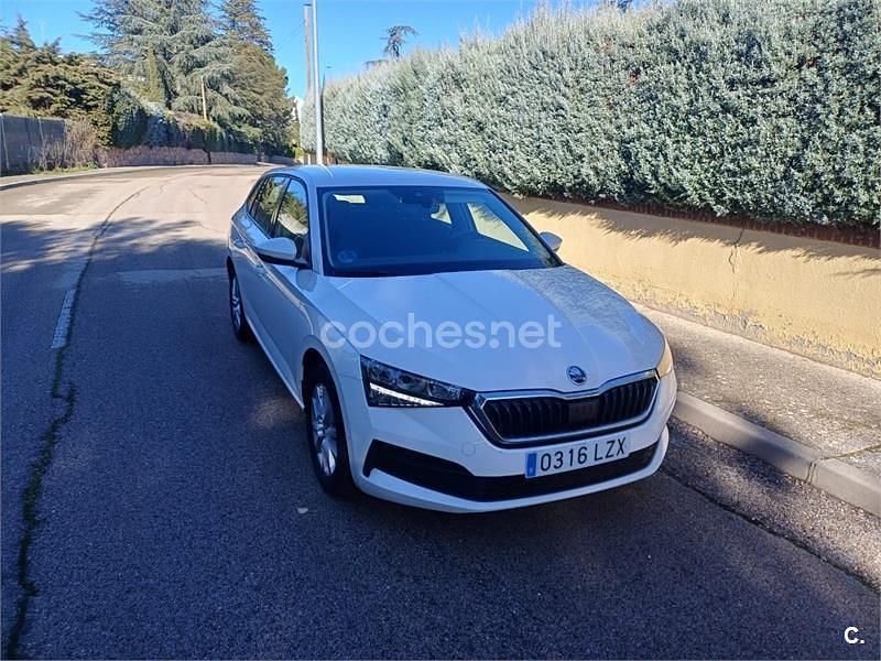 Usado Skoda Scala Active 90 CV (66 kW) 2022 Blanco Utilitario