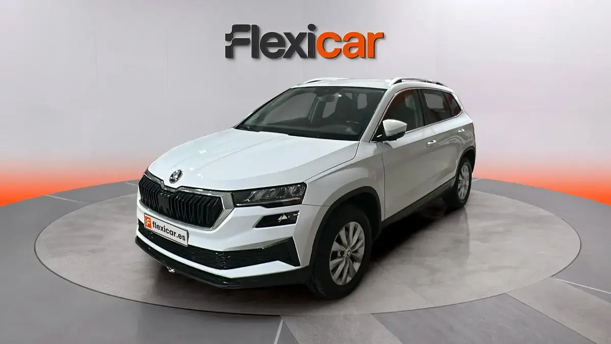 Usado Skoda Karoq Ambition 150 CV (110 kW) 2022 Blanco SUV