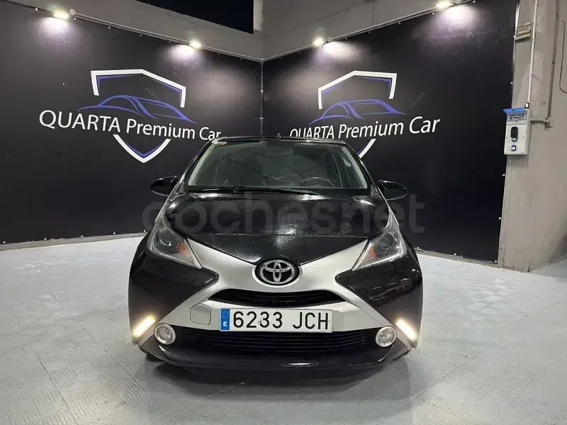 Używany Toyota Aygo X-play 69 KM (50 kW) 2015 Czarny Hatchback