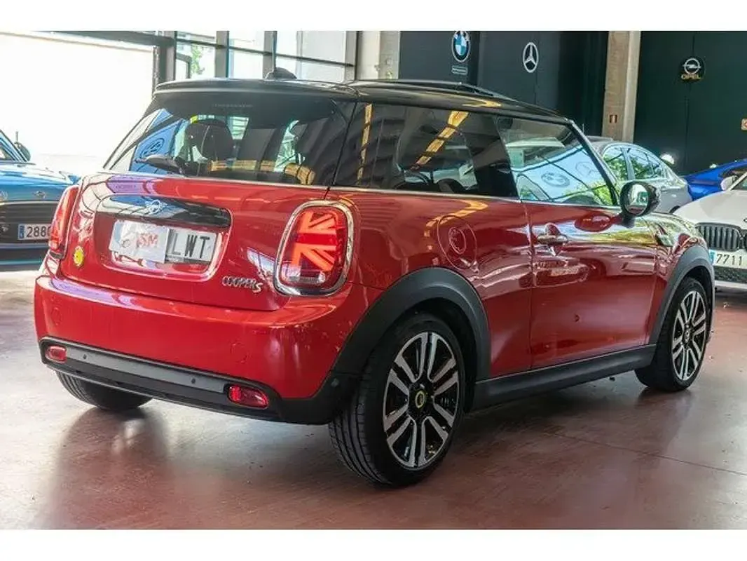 Usado Mini Cooper SE 135 kW (184 CV) 2022 Rojo Utilitario