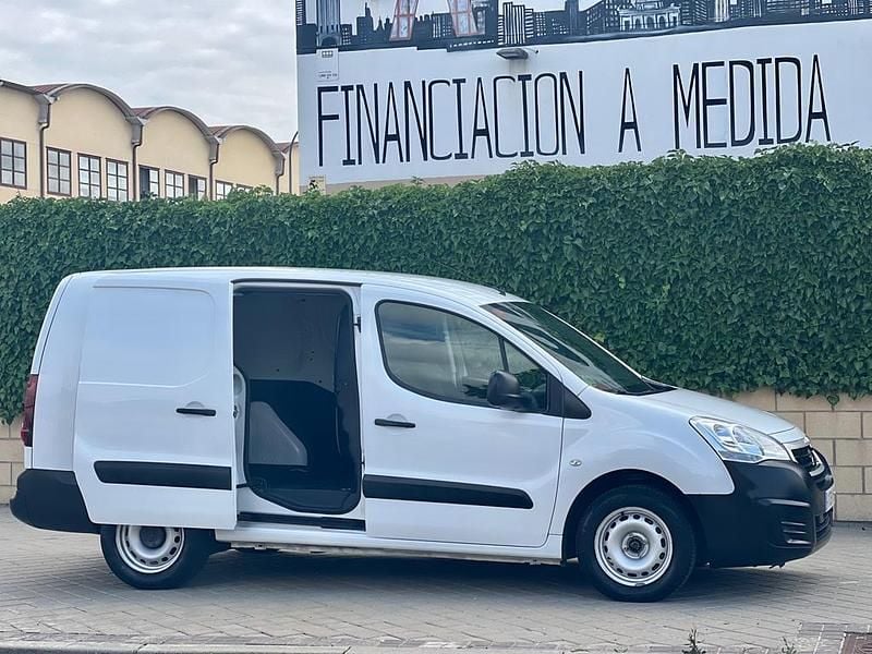 Blanco Usado 2018 Peugeot Partner Premium Monovolumen | 9950 € (Precio justo) - Imagen 1/4