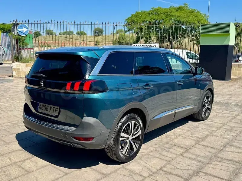 Usado Peugeot 5008 Allure 130 CV (95 kW) 2019 Verde SUV