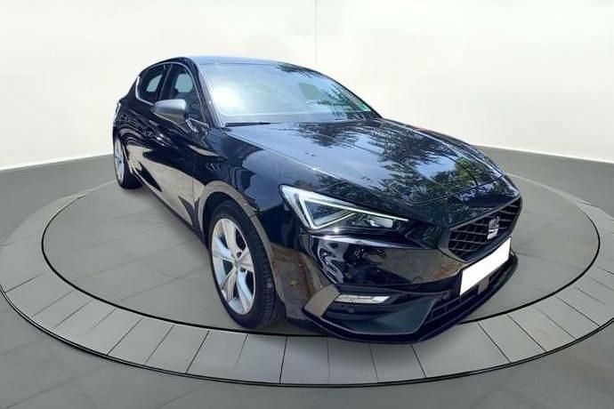 Usado Seat Leon FR 110 CV (80 kW) 2021 Negro Berlina