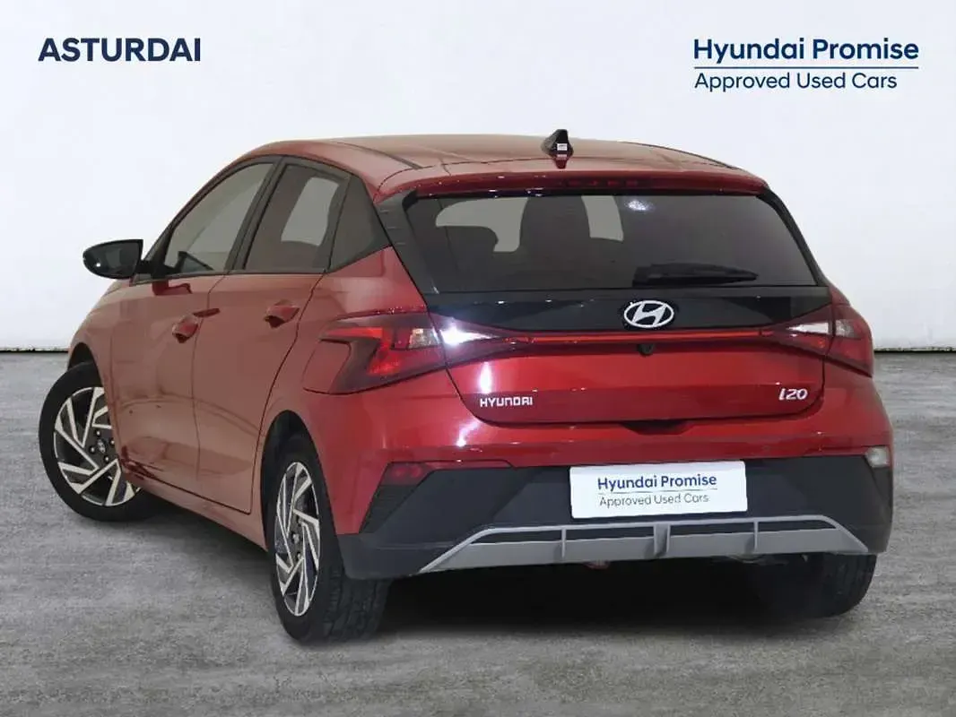 Usado Hyundai i20 84 CV (61 kW) 2025 Rojo Utilitario