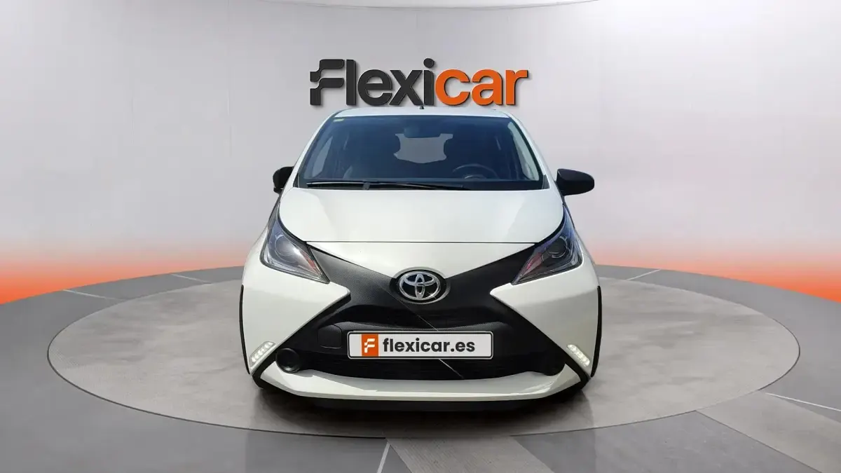 Usado Toyota Aygo X-cite 72 CV (52 kW) 2016 Blanco Utilitario