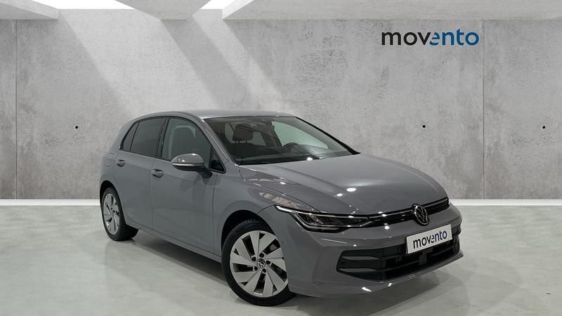 Otro Usado 2025 VW Golf Life Berlina | 25.900 € (Precio justo) - Imagen 1/4