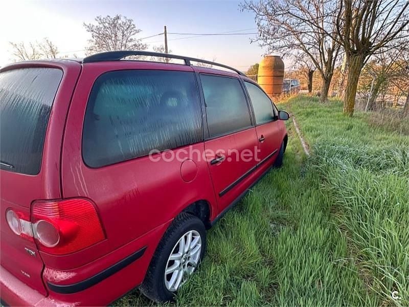 Usado VW Sharan Comfortline 115 CV (84 kW) 2006 Rojo Monovolumen