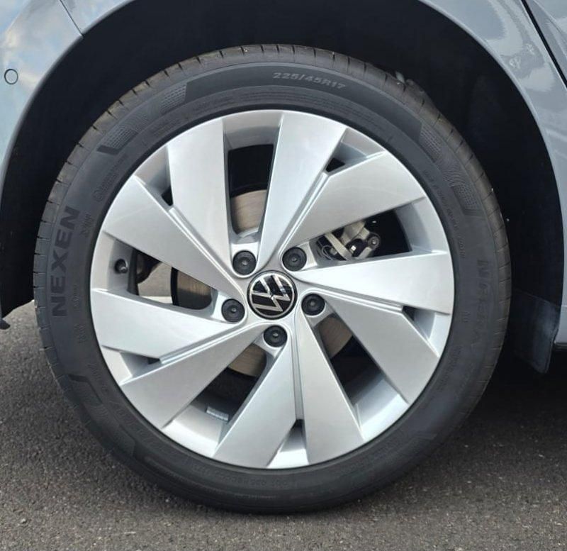 Usado VW Golf VIII 115 CV (84 kW) 2025 Gris piedra lunar Utilitario